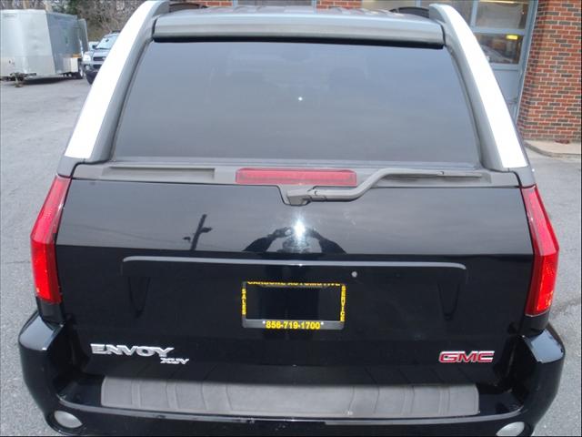 GMC Envoy XUV 2004 photo 5