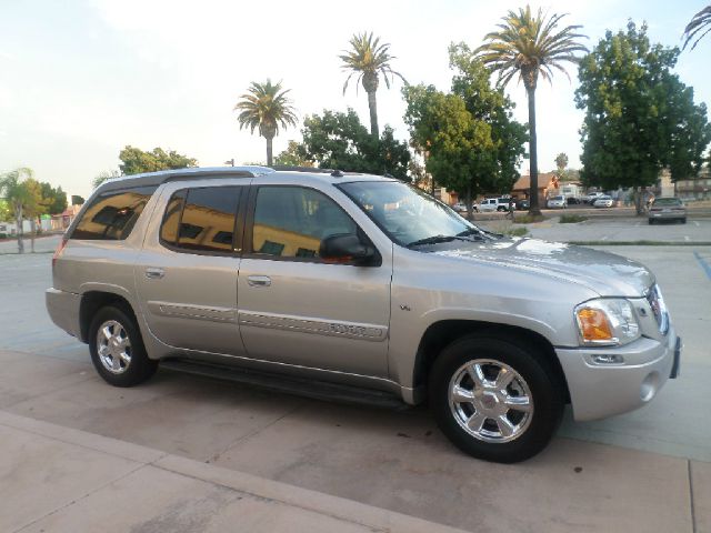 GMC Envoy XUV 2004 photo 3