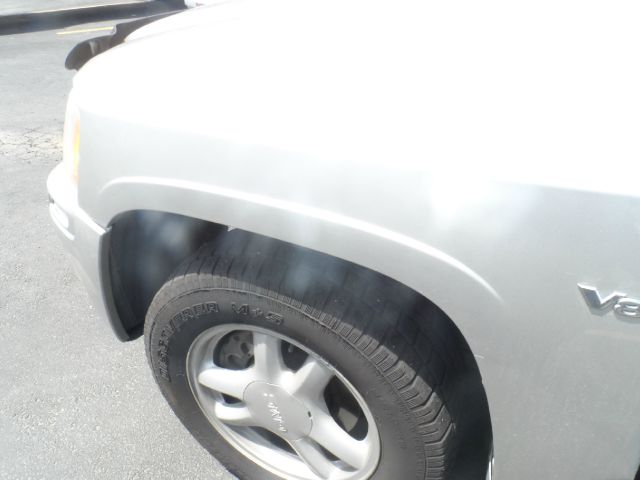 GMC Envoy XUV 4 Dr 2.5 Sedan SUV