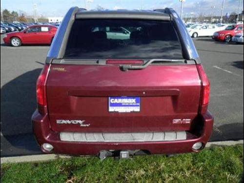 GMC Envoy XUV 2004 photo 5