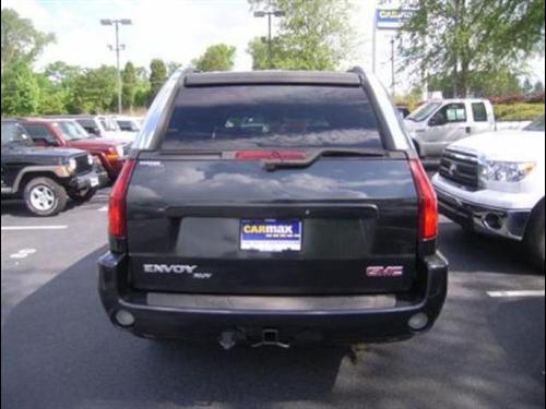 GMC Envoy XUV 2004 photo 2
