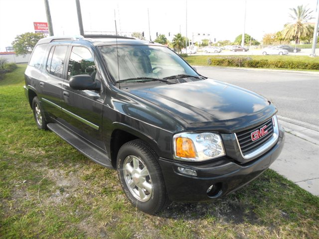 GMC Envoy XUV 2005 photo 2
