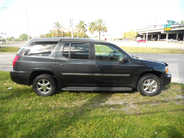 GMC Envoy XUV 2005 photo 3