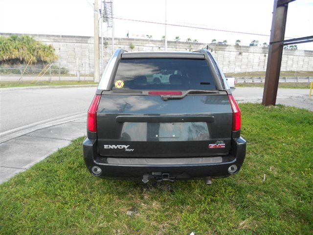 GMC Envoy XUV 2005 photo 5