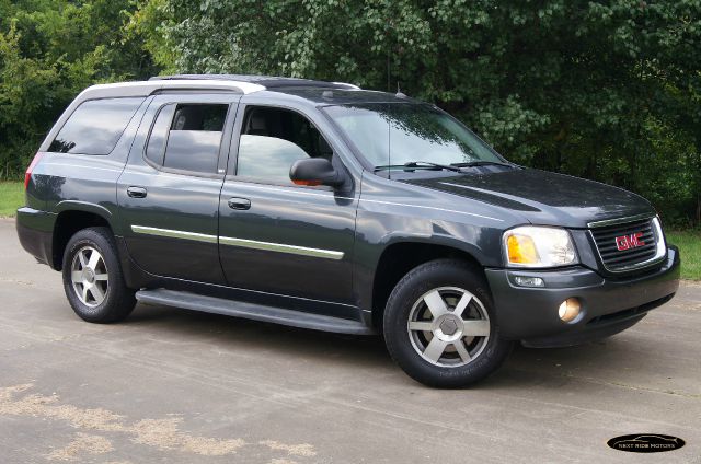 GMC Envoy XUV 2005 photo 2