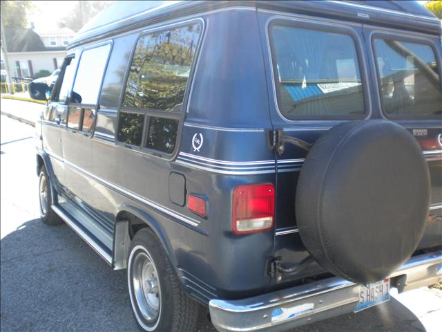 GMC G2500 Vandura Base Passenger Van