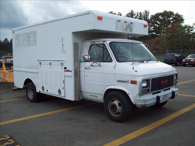 GMC G3500 Vandura Base Passenger Van