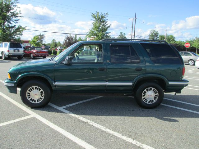 GMC Jimmy 1997 photo 1