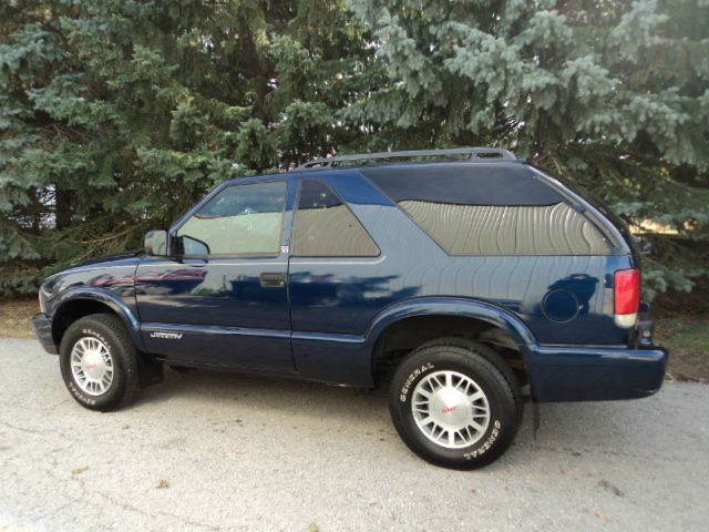 GMC Jimmy 2000 photo 1