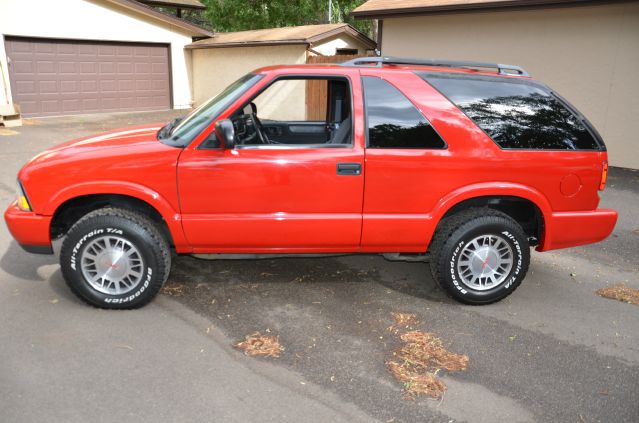 GMC Jimmy 2000 photo 1