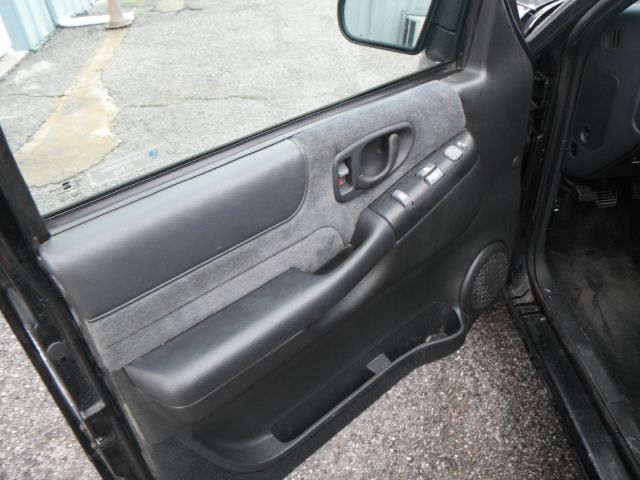 GMC Jimmy 2000 photo 1