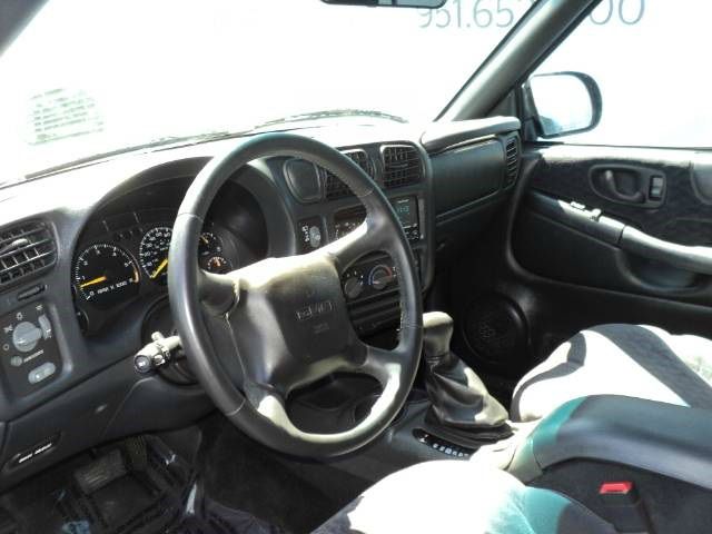 GMC Jimmy 2001 photo 2