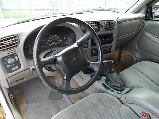 GMC Jimmy 2001 photo 1