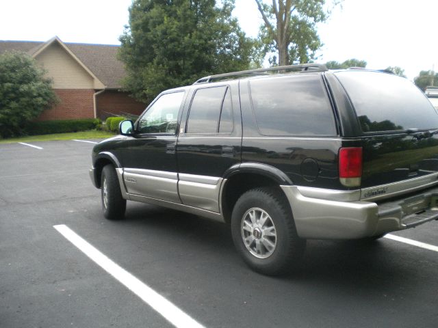 GMC Jimmy or Envoy 1500 SLT 4X4 SUV