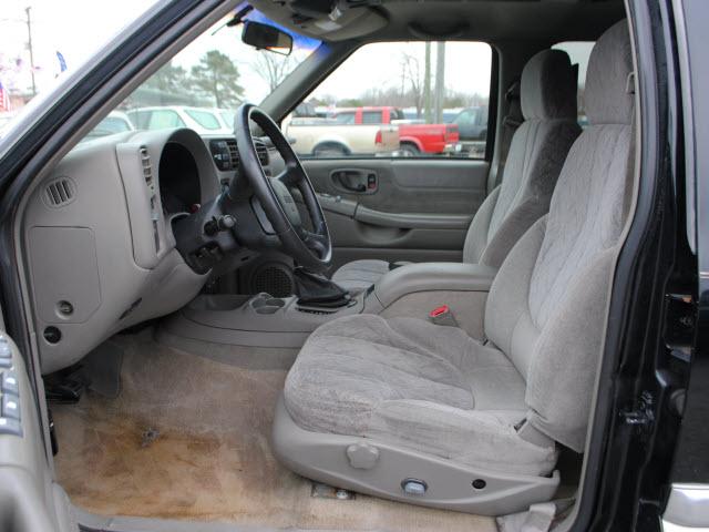 GMC Jimmy or Envoy 1999 photo 2