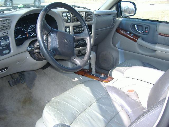 GMC Jimmy or Envoy 1999 photo 2