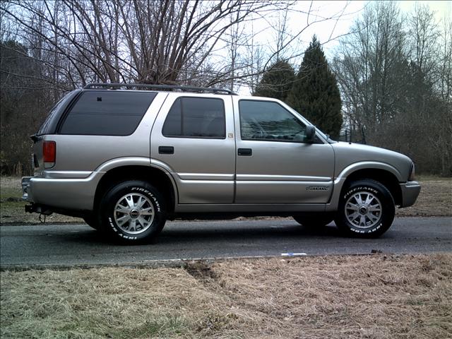 GMC Jimmy or Envoy 1999 photo 1