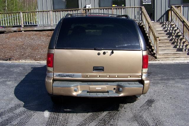 GMC Jimmy or Envoy 4d Wagon LS (V8) Sport Utility