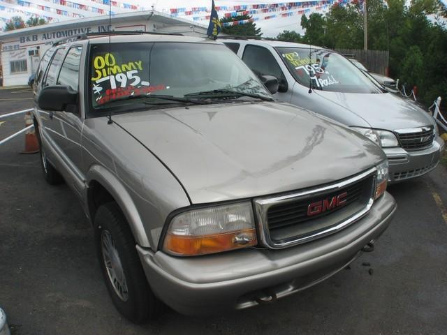 GMC Jimmy or Envoy Luxury- Navigation Sport Utility