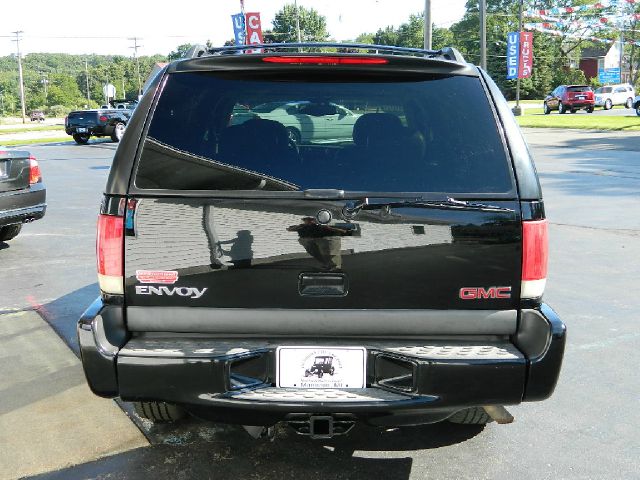 GMC Jimmy or Envoy 1500 SLT 4X4 SUV