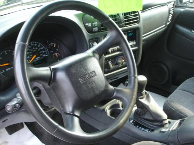 GMC Jimmy or Envoy 2000 photo 1