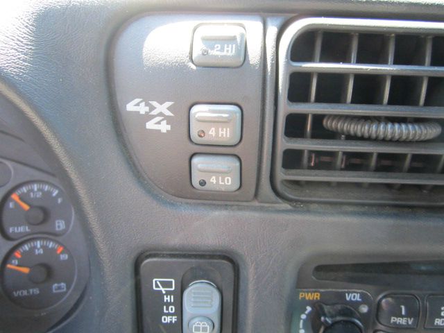 GMC Jimmy or Envoy 2000 photo 1