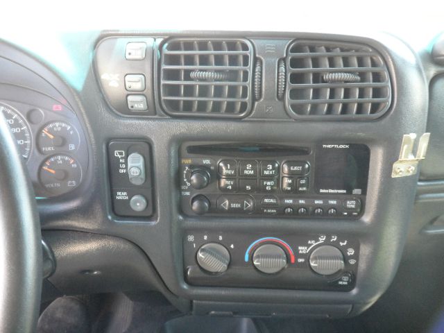 GMC Jimmy or Envoy 2000 photo 2