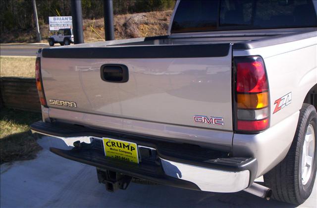GMC K1500 2005 photo 2