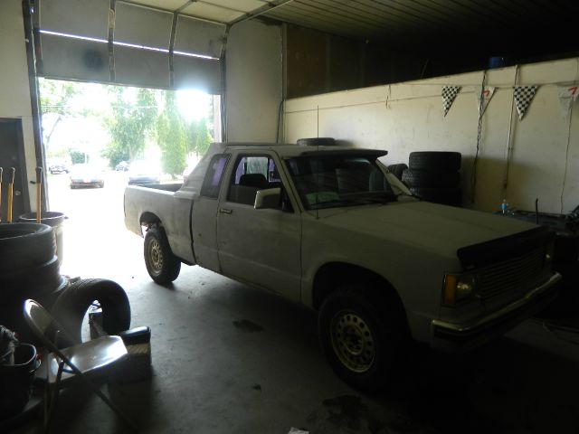 GMC S15 1985 photo 3