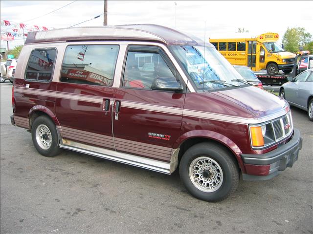 GMC Safari 1992 photo 2
