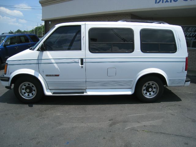 GMC Safari 1994 photo 2
