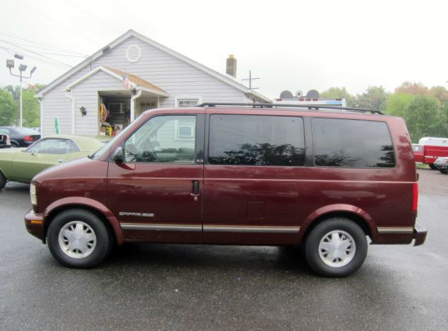 GMC Safari 1995 photo 2