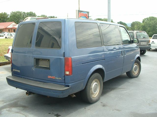 GMC Safari 1996 photo 1