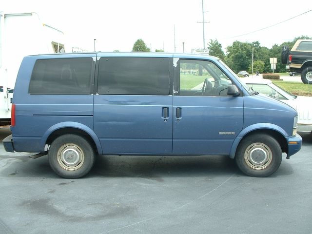 GMC Safari 1996 photo 2