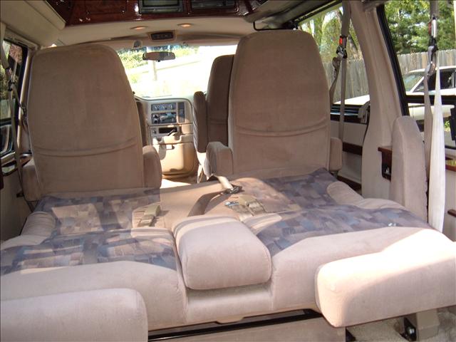 GMC Safari 1997 photo 2