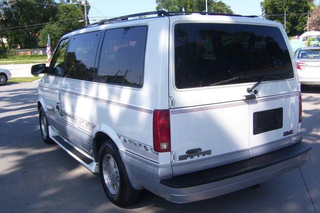 GMC Safari 1998 photo 2