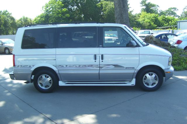 GMC Safari 1998 photo 3