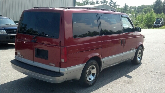 GMC Safari 1998 photo 3