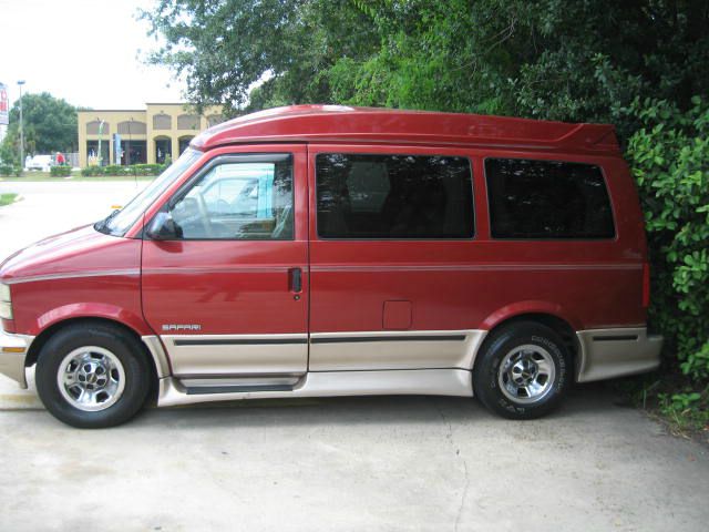 GMC Safari 1998 photo 2