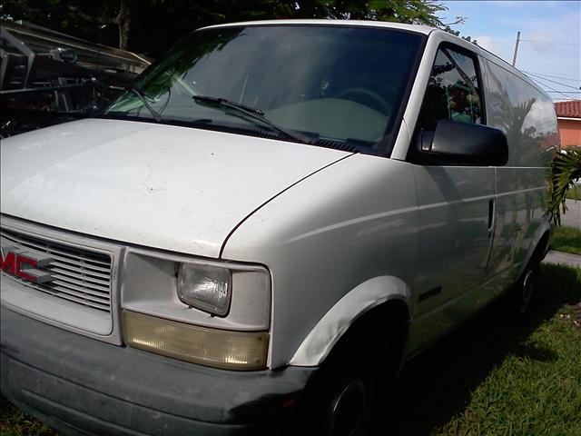 GMC Safari 1998 photo 1