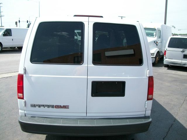 GMC Safari 1998 photo 15