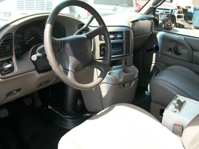 GMC Safari 1998 photo 16