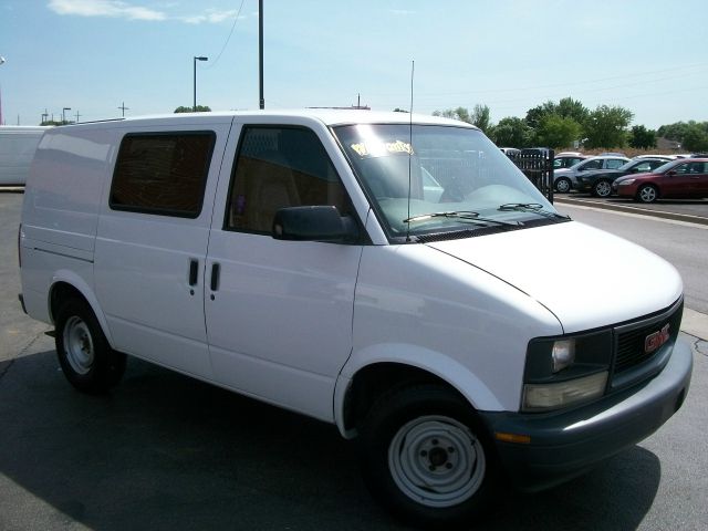 GMC Safari 1998 photo 9