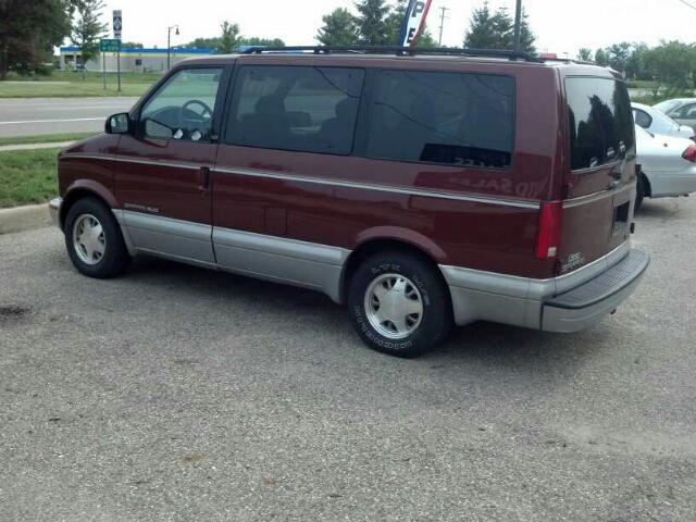 GMC Safari 1998 photo 2