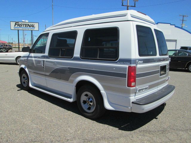GMC Safari 1999 photo 4