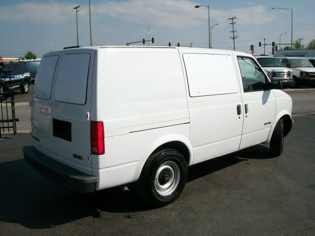 GMC Safari 2000 photo 1