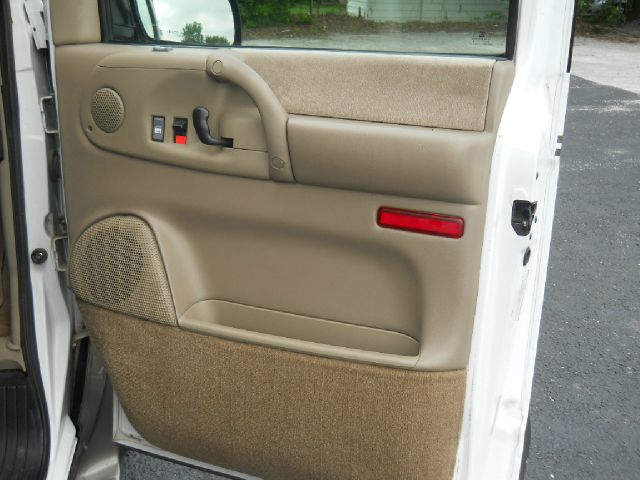 GMC Safari 2000 photo 12