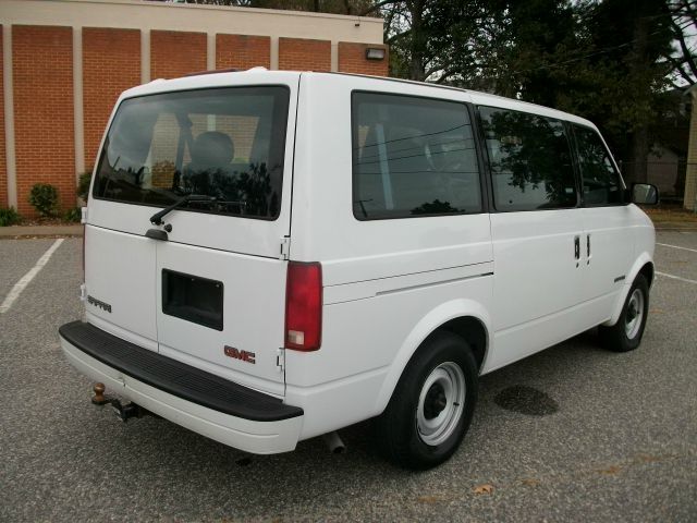 GMC Safari 2000 photo 2