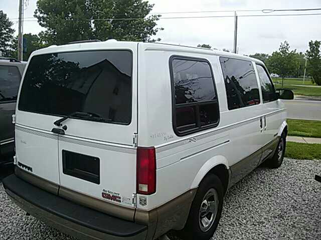 GMC Safari 2000 photo 2