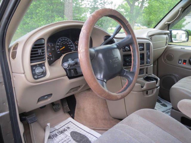 GMC Safari 2000 photo 56